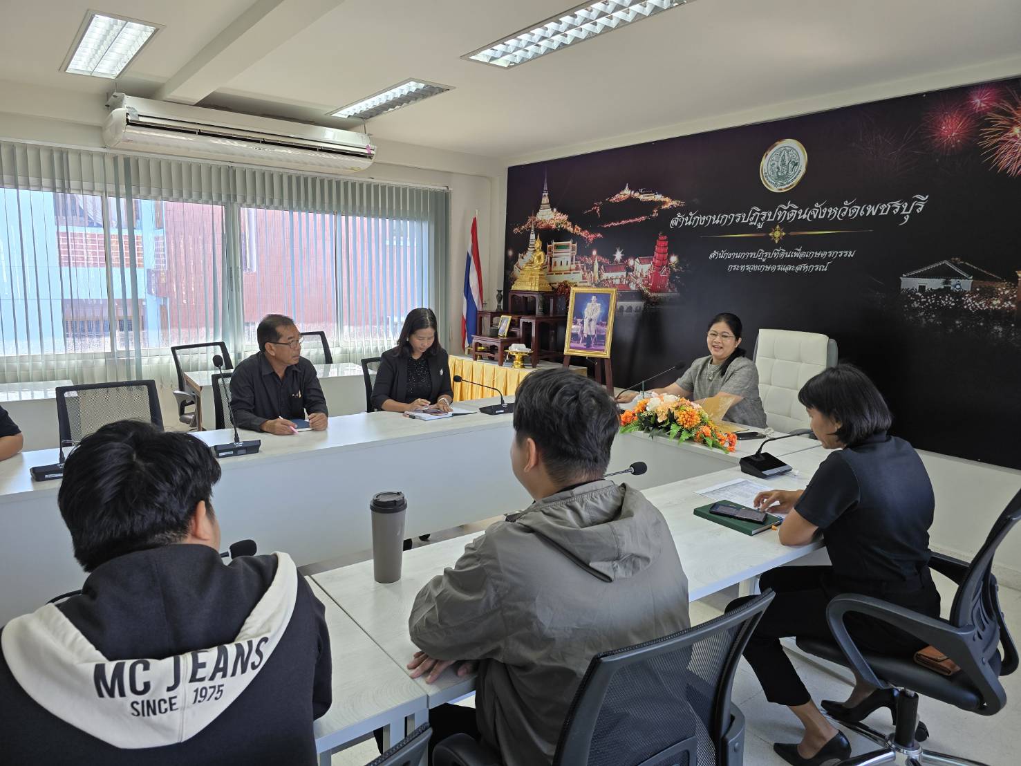 title - ปฏิรูปที่ดินจังหวัดเพชรบุรี ประชุมช้าราชการและเจ้าหน้าที่ ส.ป.ก.เพชรบุรี